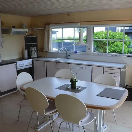 Prázdninový dům Beach Front Home In Nyborg With Wifi