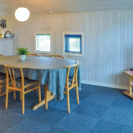 Beach Front Home In Nyborg With Wifi *