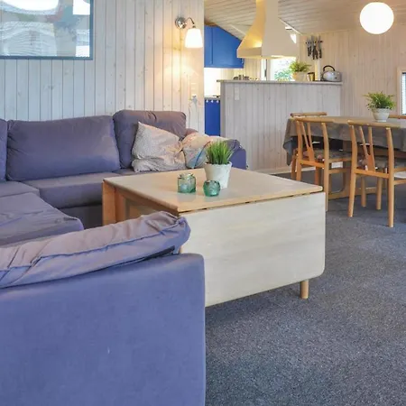 Prázdninový dům Beach Front Home In Nyborg With Wifi *
